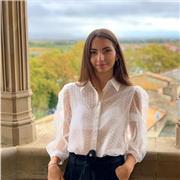 Mi nombre es Naiara, soy una estudiante de Educación Primaria Trilingüe en Vitoria. Soy una chica organizada y responsable con experiencia previa impartiendo clases de apoyo escolar en todas las asignaturas a niñ@s y jóvenes de entre 6-16 años. Estoy en b
